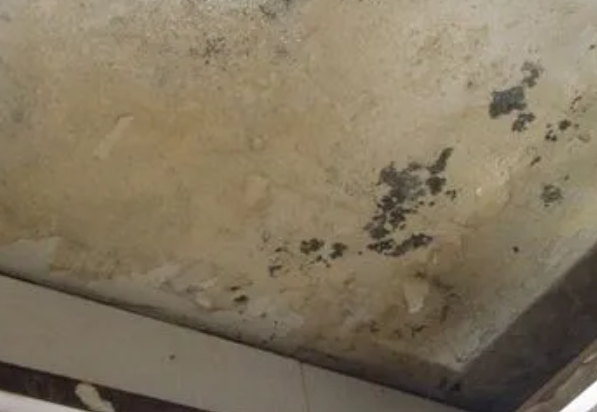 沾益阳台漏水维修公司分享下沾益卫生间渗水维修需要注意哪些问题。